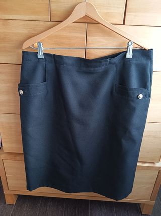 Falda negra talla 54
