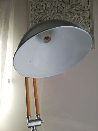 Lámpara de pie tipo flexo de A Loja do Gato Preto