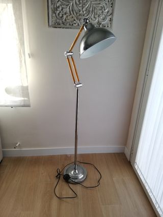 Lámpara de pie tipo flexo de A Loja do Gato Preto