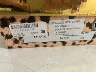 Zapato de tacón de fiesta en color plata. Talla 38