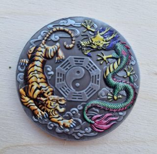 Moneda Tigre y Dragon 