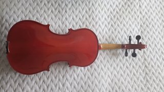 Violín con funda