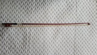 Violín con funda