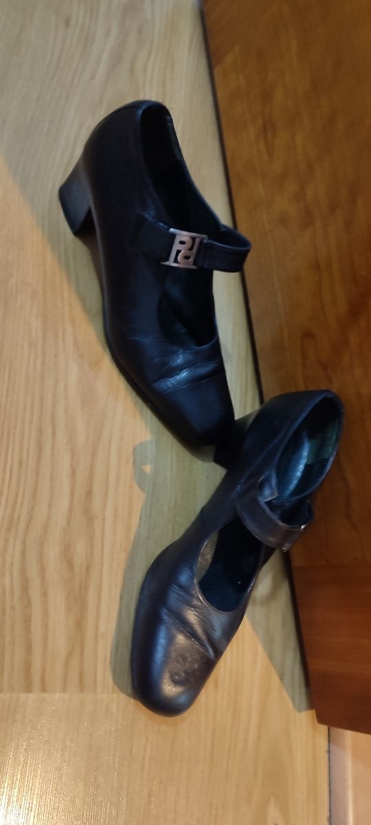 Zapatos de piel negros