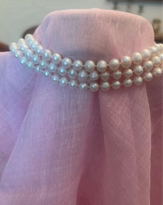 Collar y pendientes de cuarzo rosa y perlas