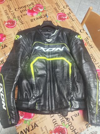 Giacca pelle moto e guanti