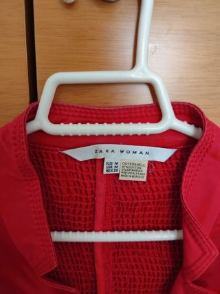 Chaqueta Zara roja