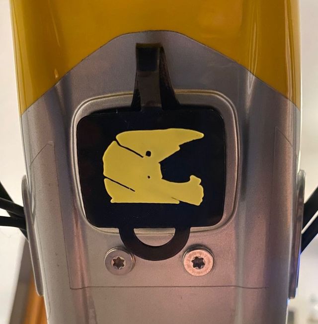 Coperchio porta di ricarica Mondraker modello quadrato