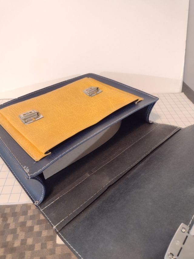 Maletín escolar años 70