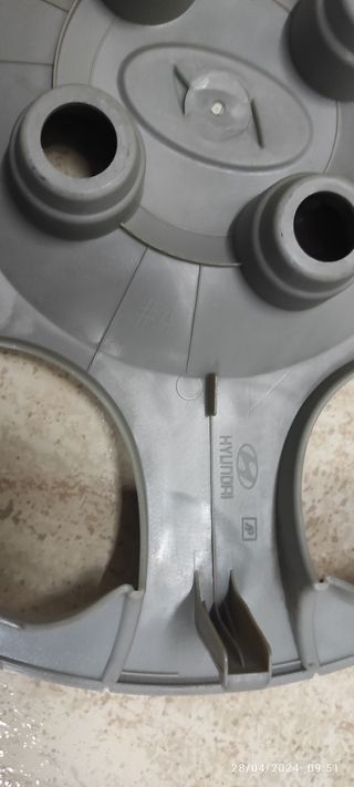 Un Tapacubos Hyundai Elantra 2001 a 2003