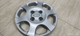 Un Tapacubos Hyundai Elantra 2001 a 2003