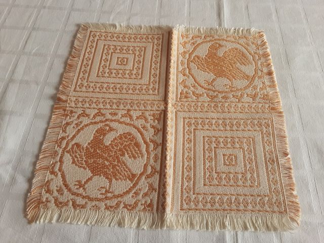 Centrino  fatto a mano a telaio