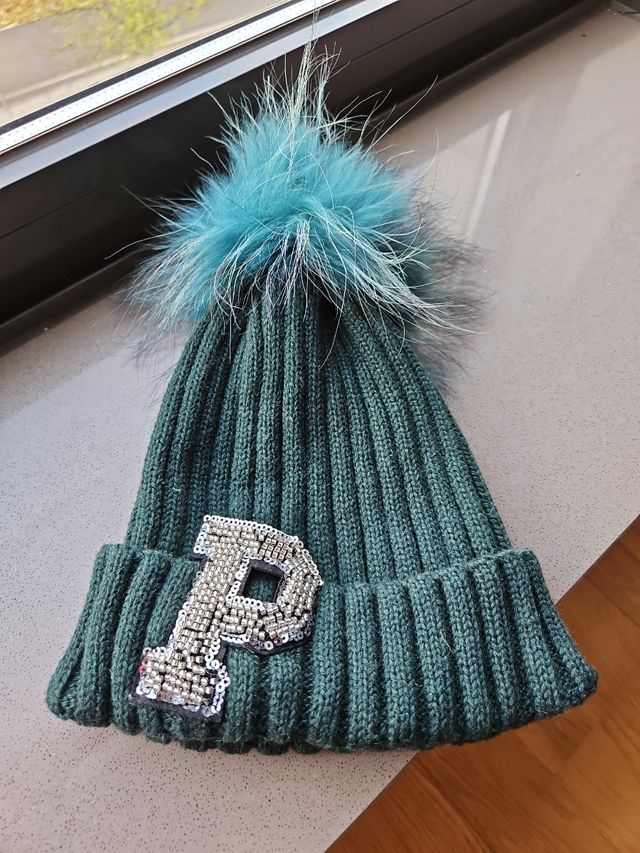 Gorro verde con pompom