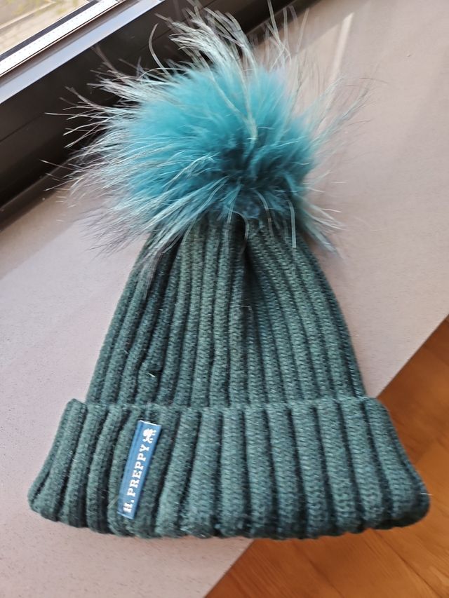 Gorro verde con pompom