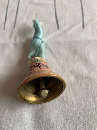 Campanilla antigua pintada a mano