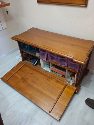 Baúl de madera maciza . Precio negociable.