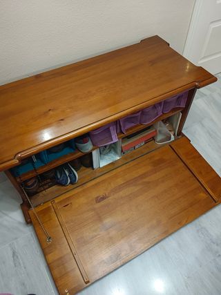 Baúl de madera maciza . Precio negociable.