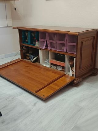 Baúl de madera maciza . Precio negociable.