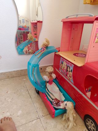 Camping car de Barbie con tobogán