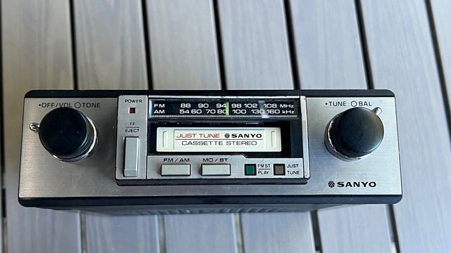 Vintage Sanyo car Stereo AM FM Cassette FT-202M