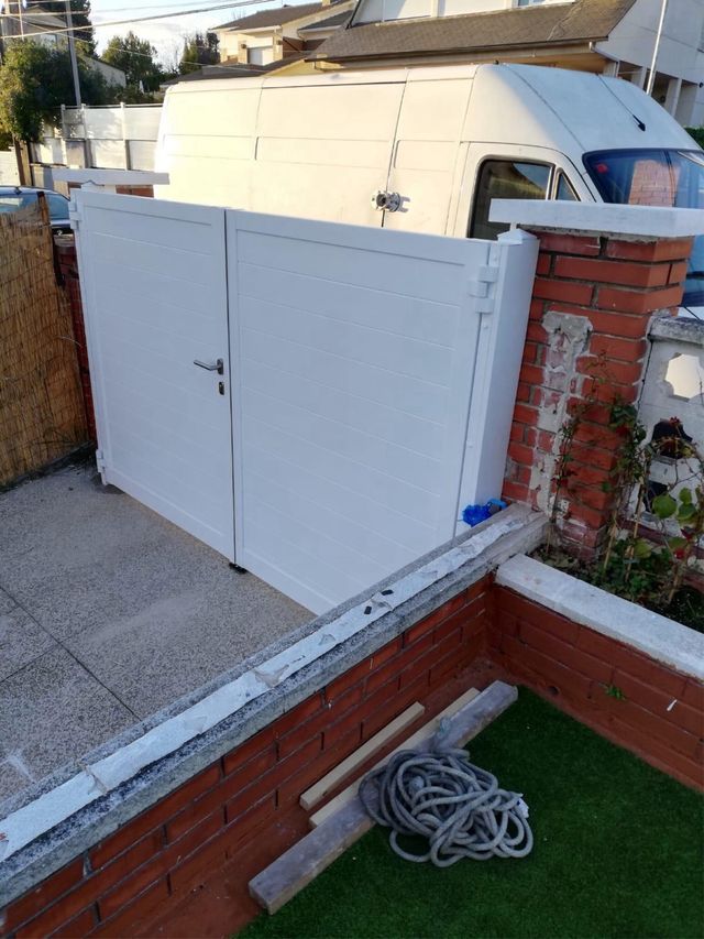 VALLADOS Y PUERTAS DE CANCELA DE ALUMINIO