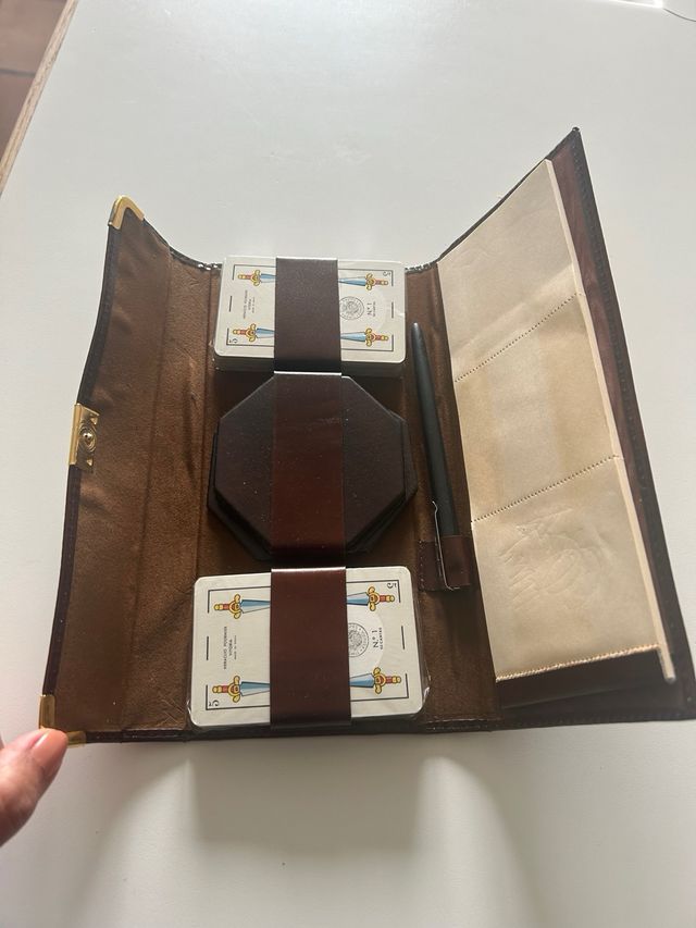 Estuche naipes de cuero