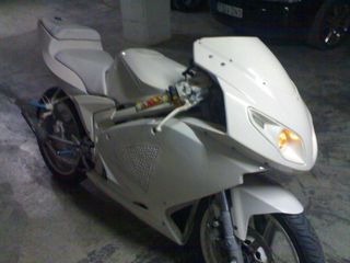 Rieju RS2 matrix 49 c.c blanca