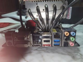 Placa base H77N ITX y componentes