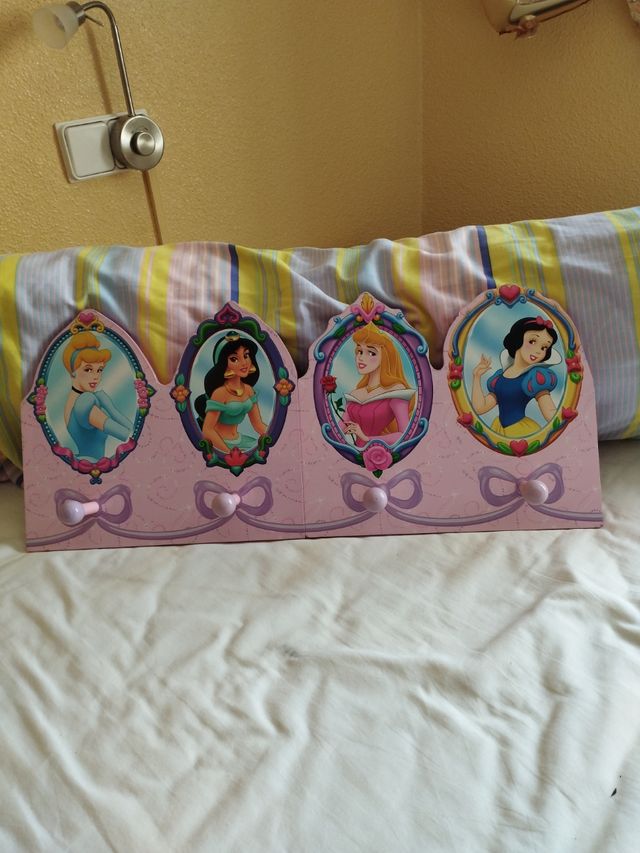 Percha infantil de princesas