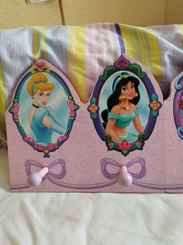 Percha infantil de princesas