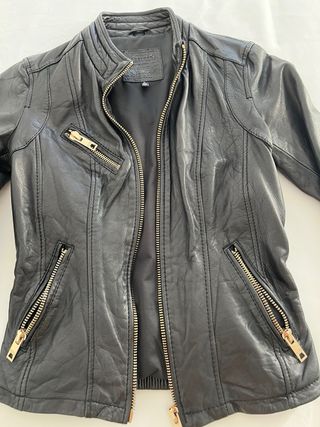 Cazadora polipiel bershka T.S