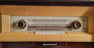 Mueble con TV Tocadiscos y radio Años 60. Vintage