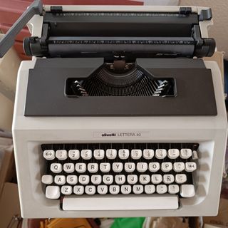 Maquina de escribir Olivetti Lettera40