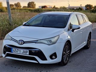 Toyota Avensis 2015