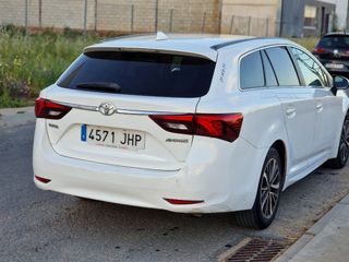 Toyota Avensis 2015