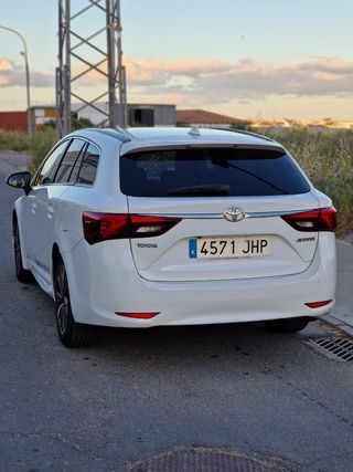 Toyota Avensis 2015