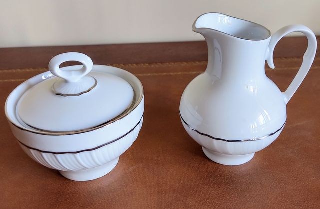 Azucarero y jarrita marca Irabia