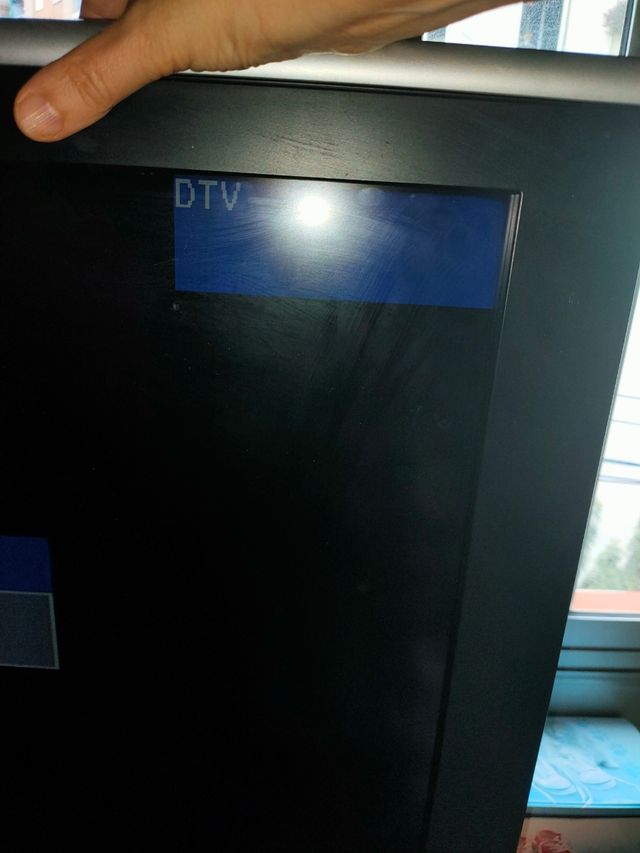 Schermo TV Sharp da 32 pollici