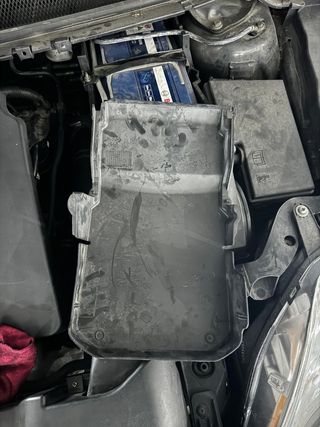 Tapa batería Ford Focus 2 1.8tdci 