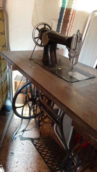 Máquina de coser antigua