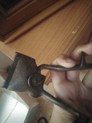 Maquina de corta pelo antigua