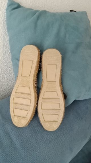 Alpargatas nuevas 37 con lunares blancos
