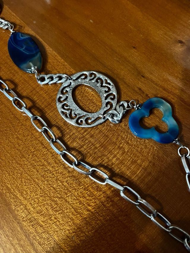 Collana lunga con pietre blu