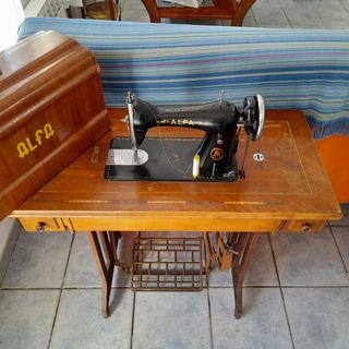 Maquina de coser Alfa