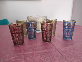 Vasos de té y tetera