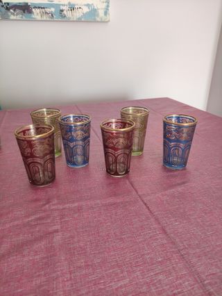 Vasos de té y tetera