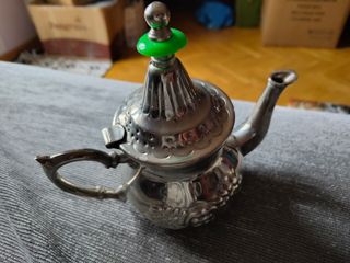 Vasos de té y tetera