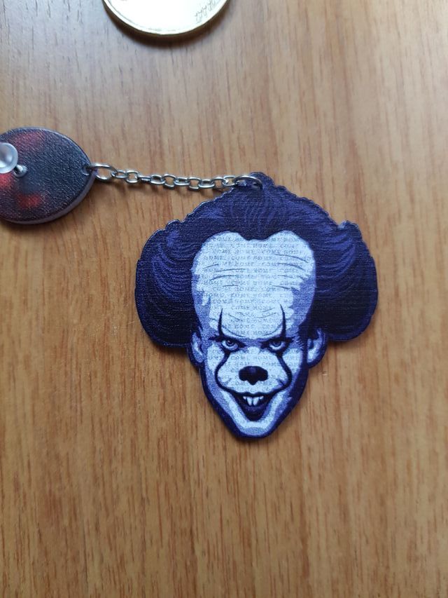 Orecchini a tema It di Stephen King