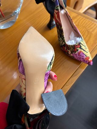 Zapatos de tacon con lazo