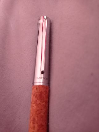 Bolígrafo negro marca luxe